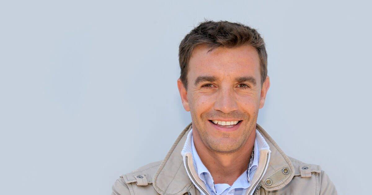 What Are Dentures Made Of? Understand Their Benefits