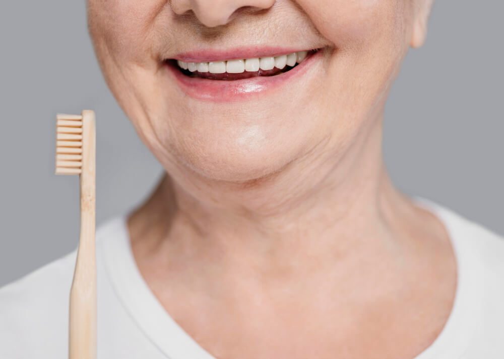 How to clean dentures with adhesive